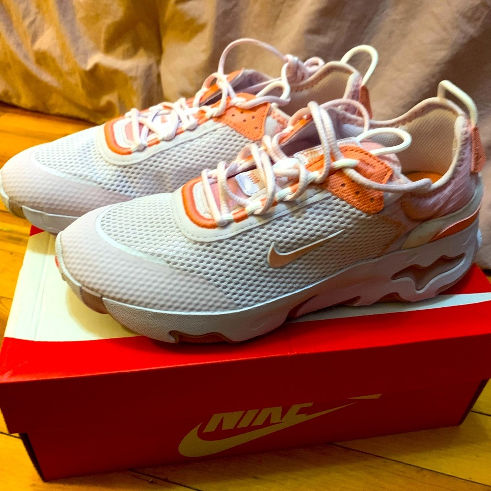 Nike React Light Violet/White/Champagne/Crimson Bliss - brand new w/box 7Y=W8.5